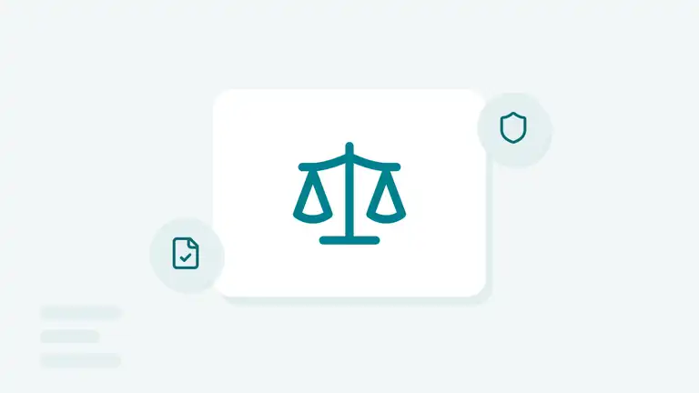 Une balance entourée d'un bouclier et d'un document validé, la conformité NIS2 d'une PME (illustration)